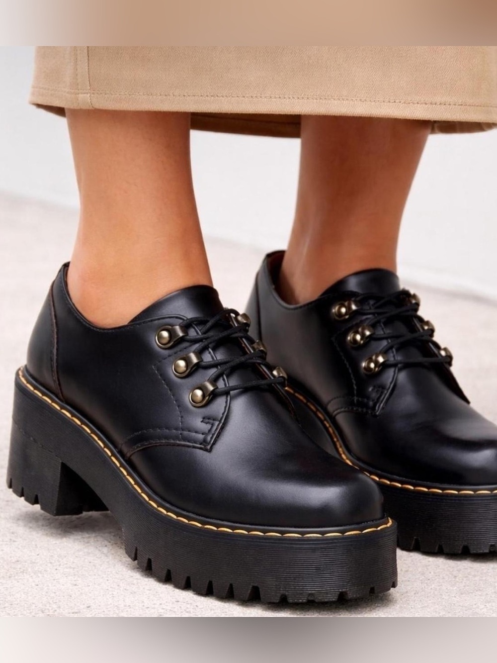 Dr. Martens Leona Lug Sole Platform Derby Black Leather 7